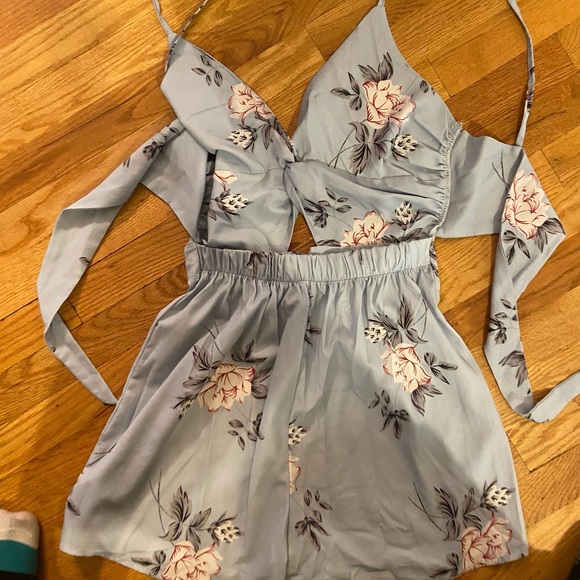 Baby blue floral romper - Picture 2 of 2